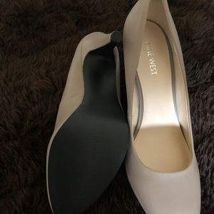 Nine West Women Heel Shoe Size 10B US.